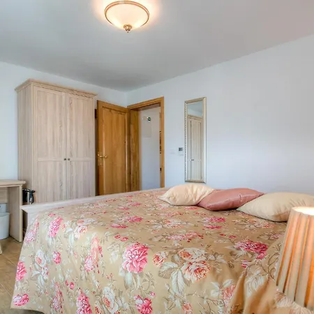 Lemaliante Holiday home *